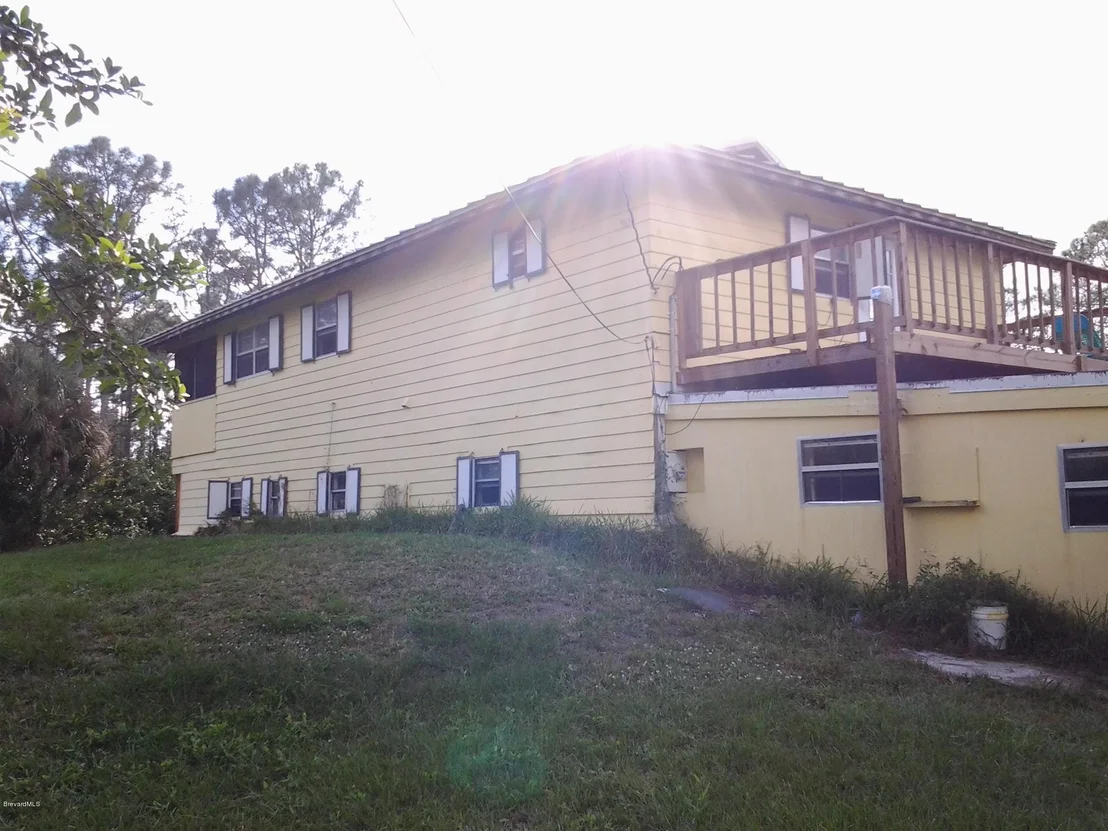 Photo of 1885 Grant Road