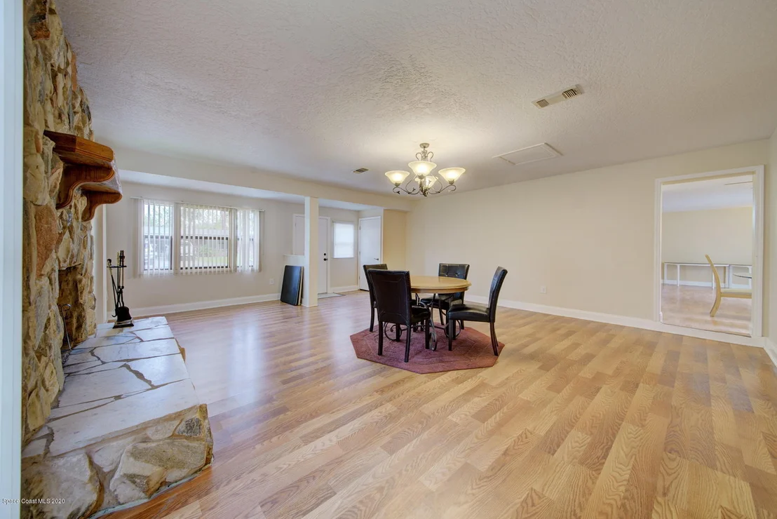 Photo of 1043 Green Road