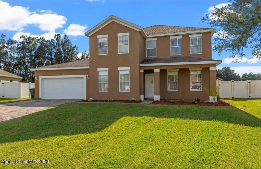 Photo of 2000 Bridgeport Circle