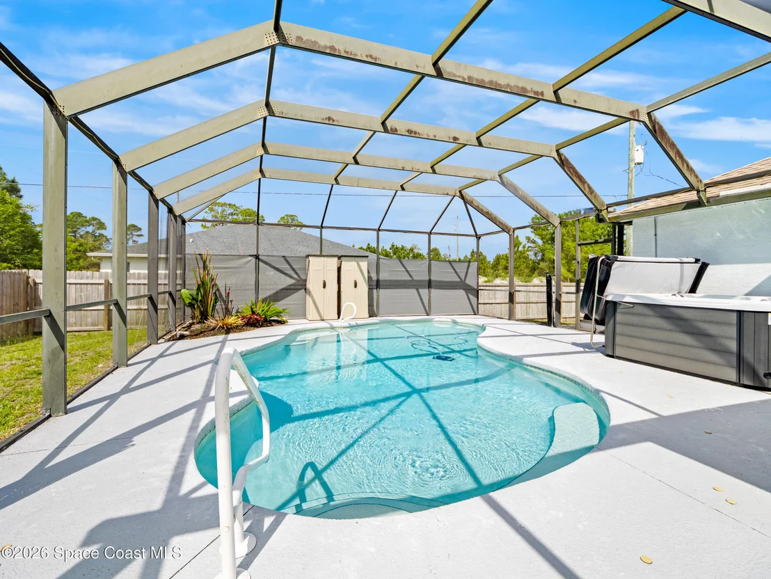 Photo of 1034 Webster Road SE