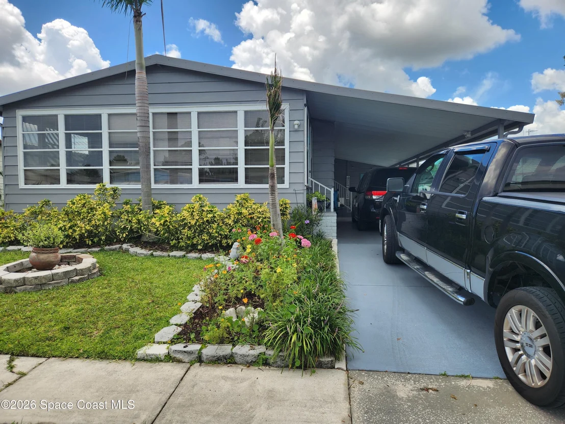 Photo of 2310 Coconut Palm Drive NE