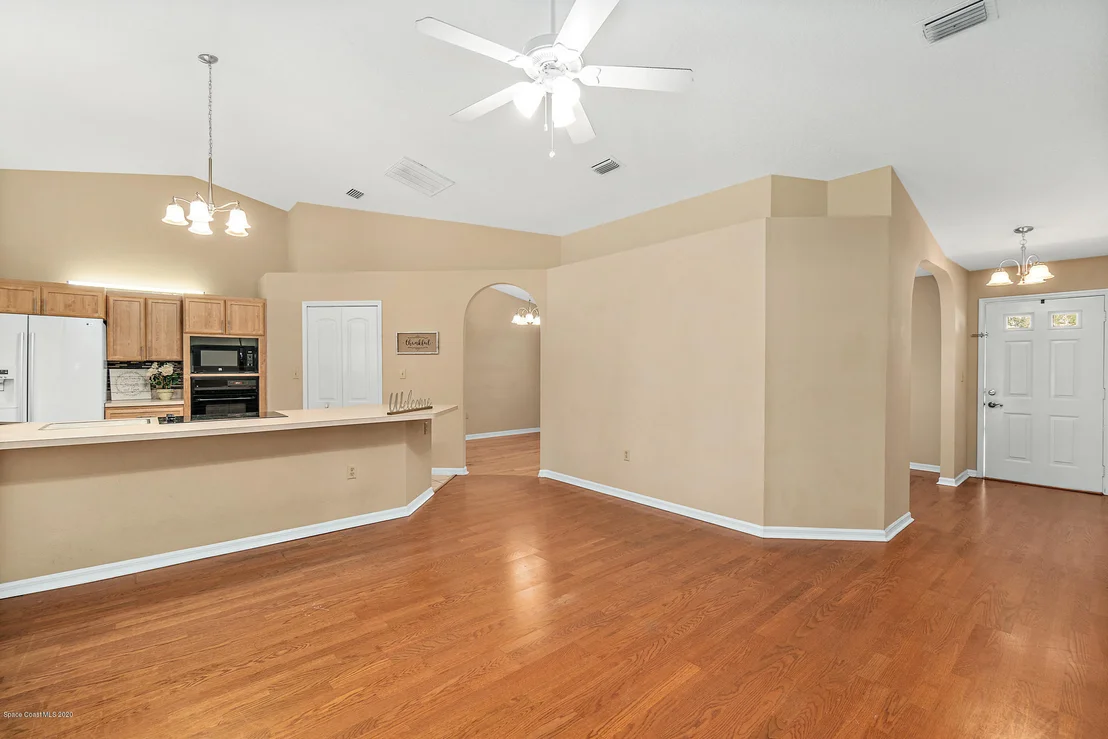 Photo of 1074 Red Bud Circle