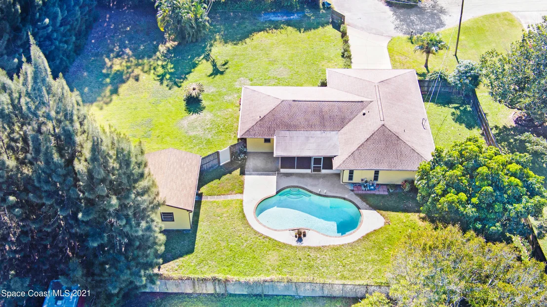 Photo of 1997 Giroux Drive NE