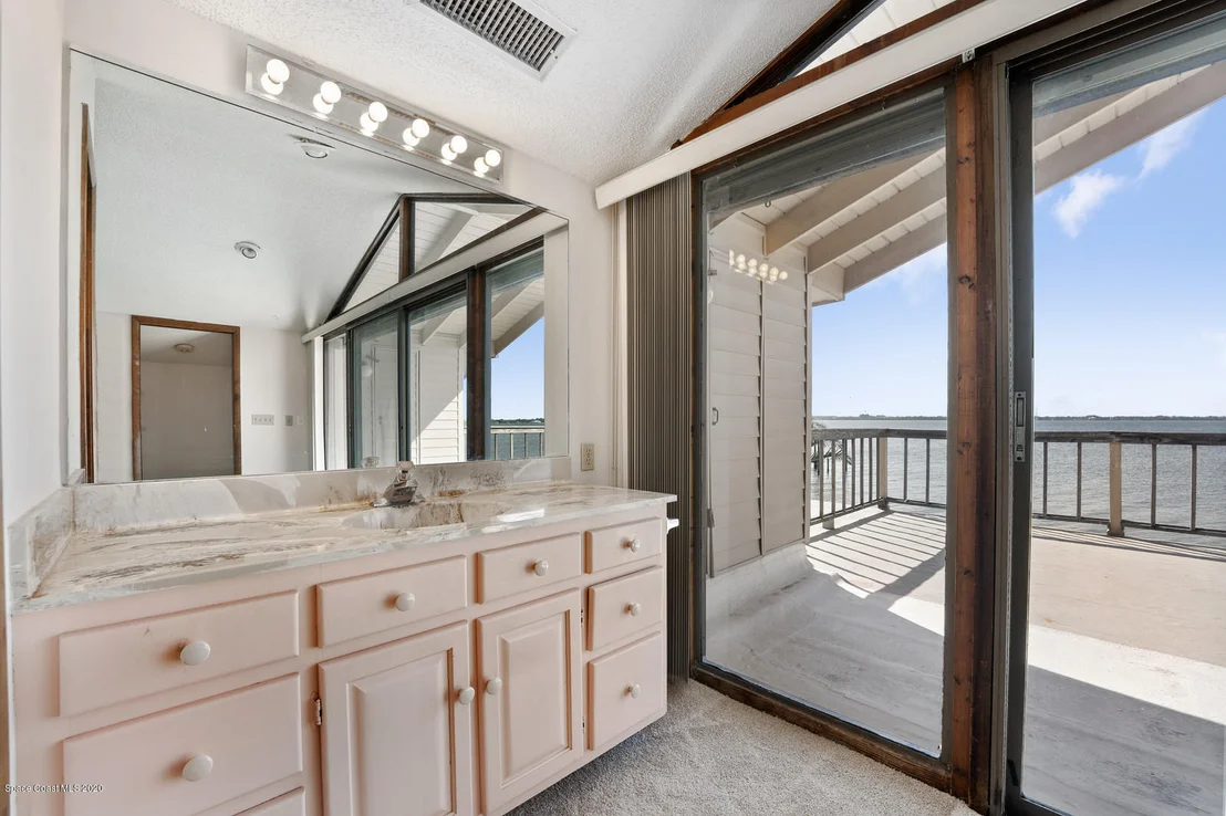 Photo of 447 Riverview Lane