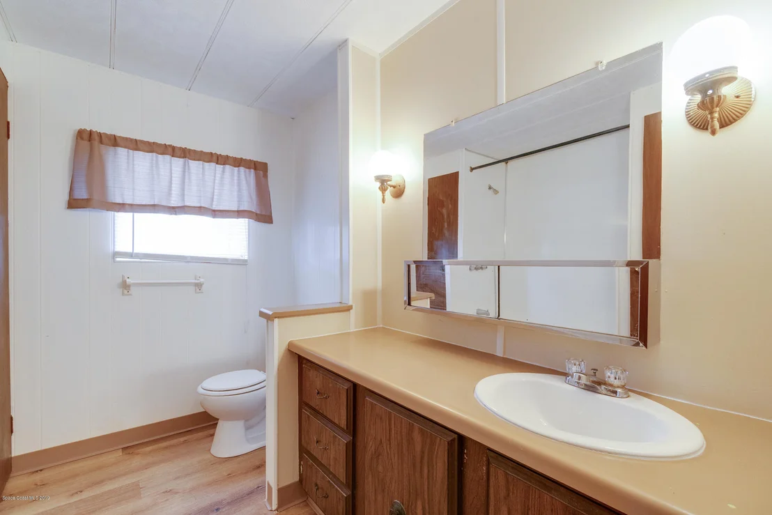 Photo of 2576 Haverhill Road NE