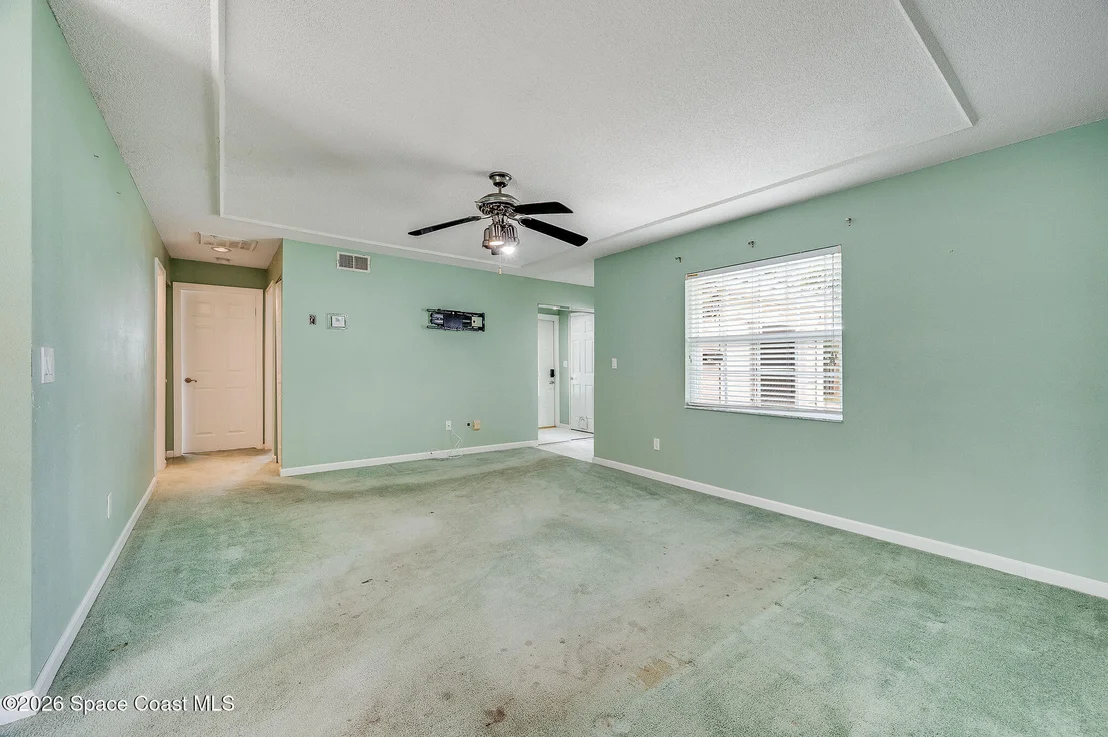 Photo of 586 Louvre Drive