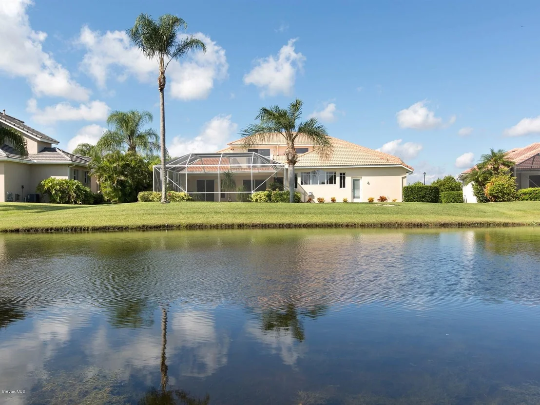 Photo of 965 Chatsworth Drive