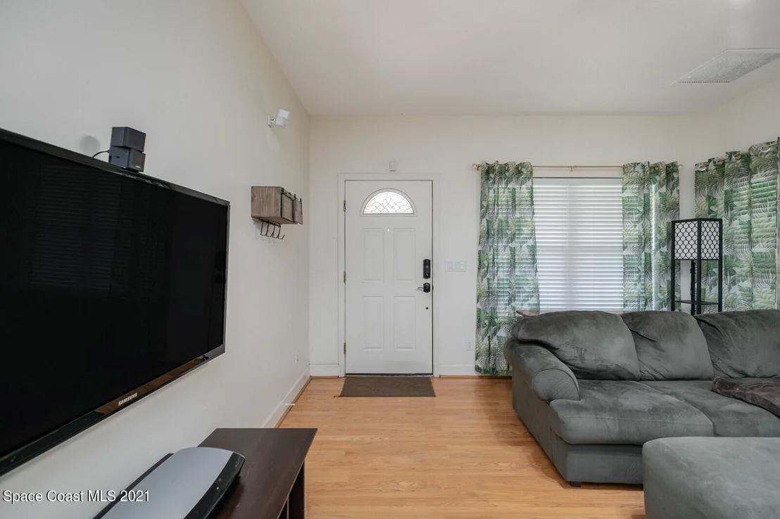 Photo of 1397 Miller Street NE