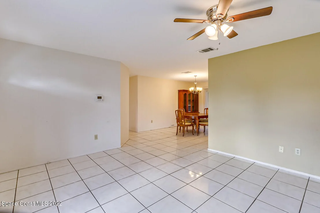 Photo of 1310 Mariposa Drive NE
