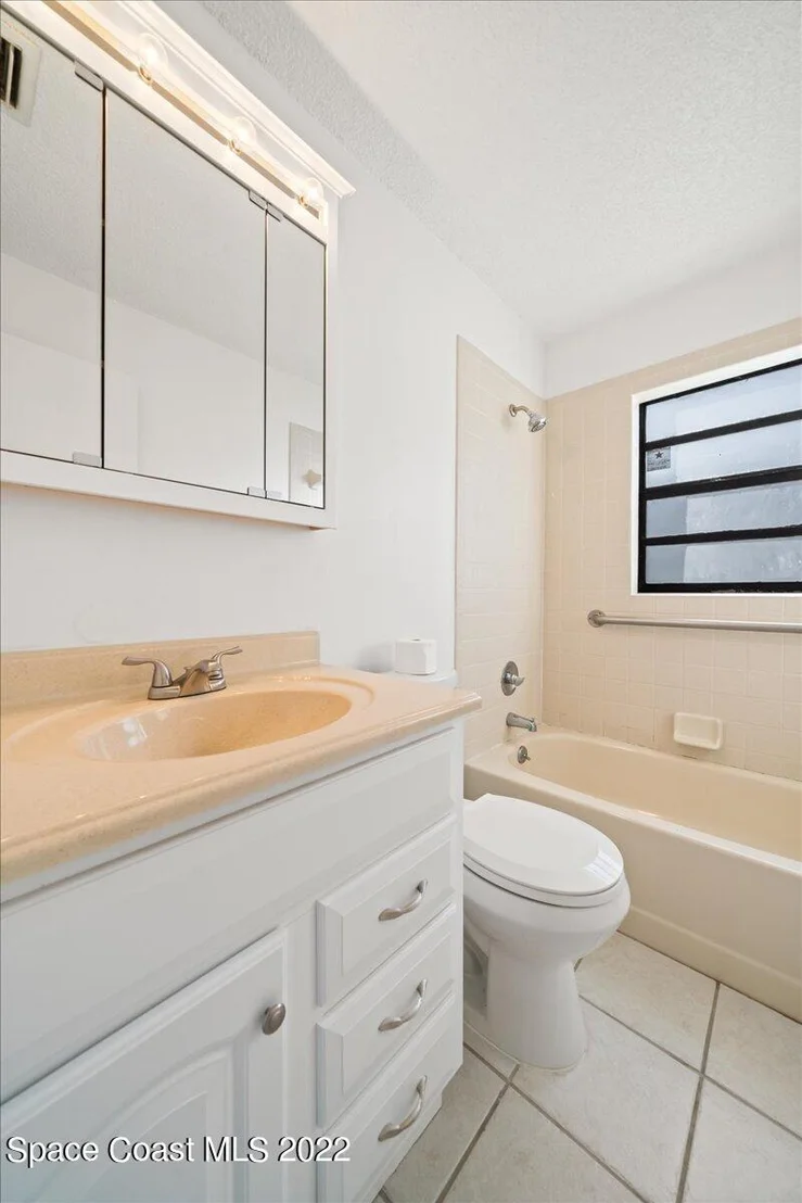 Photo of 811 Lyons Circle NW