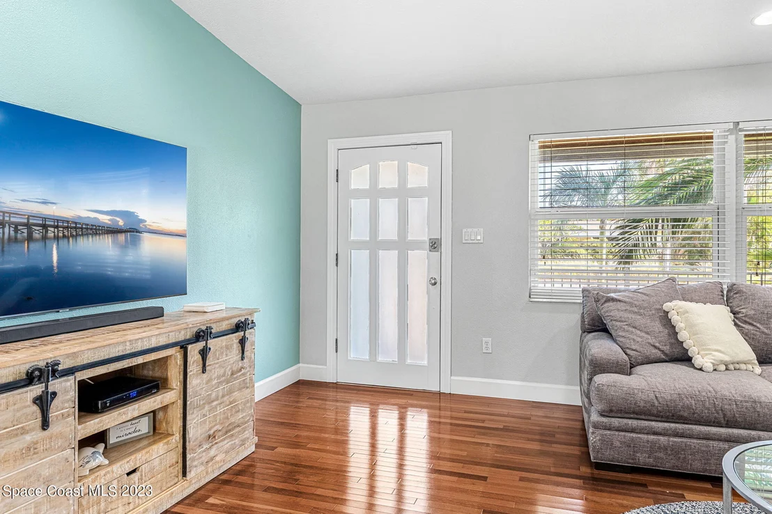 Photo of 425 Cinnamon Drive