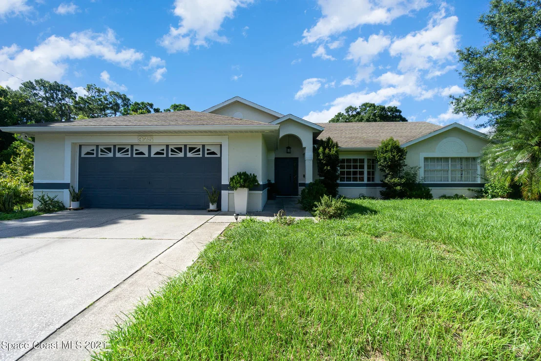 Photo of 975 Waco Boulevard SE