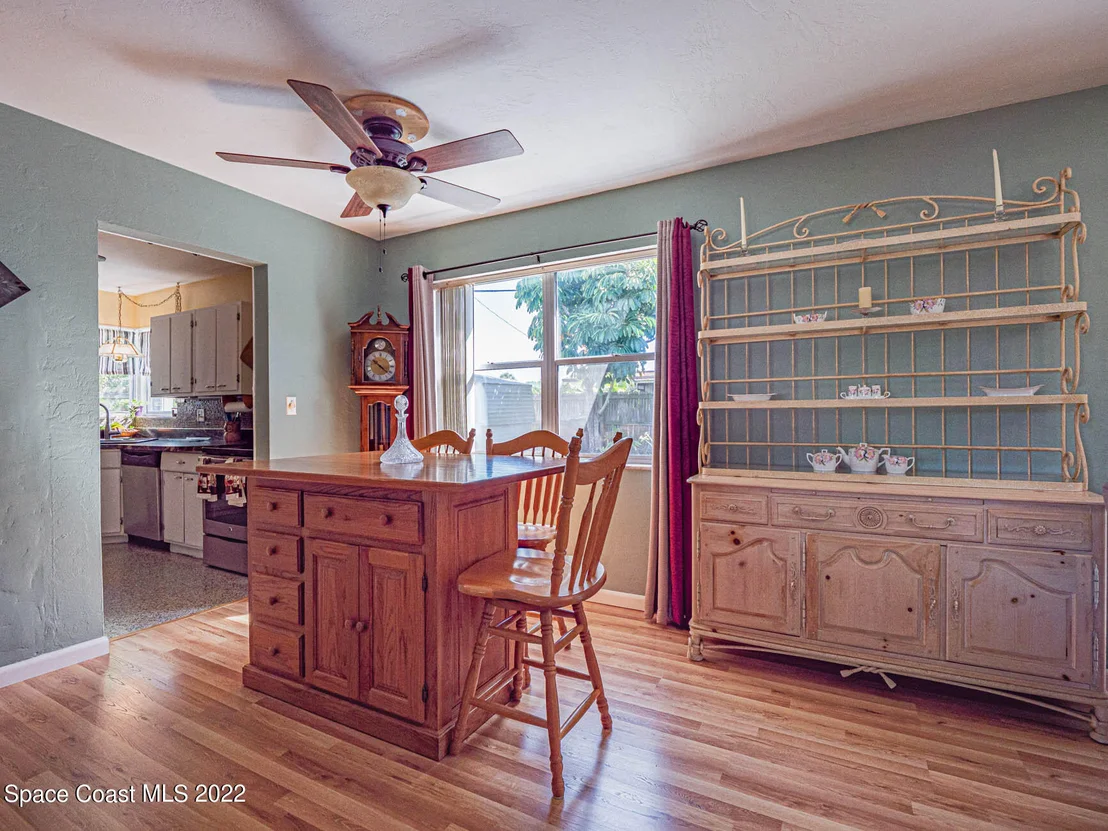 Photo of 931 Bianca Drive NE