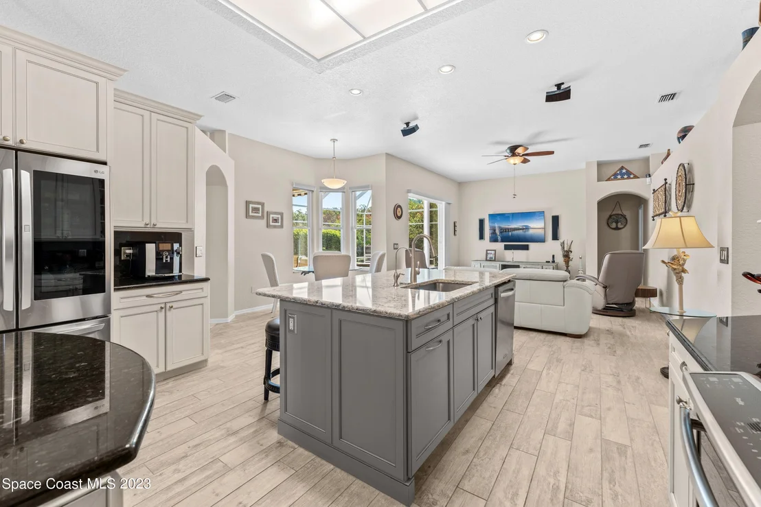 Photo of 665 Carriage Hill Road