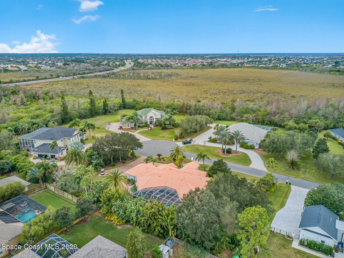Photo of 889 Oak Park Drive