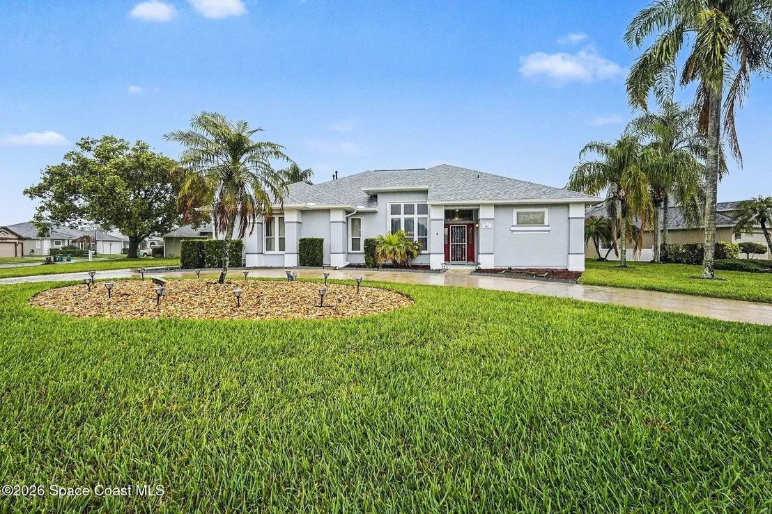 Photo of 981 Victoria Place
