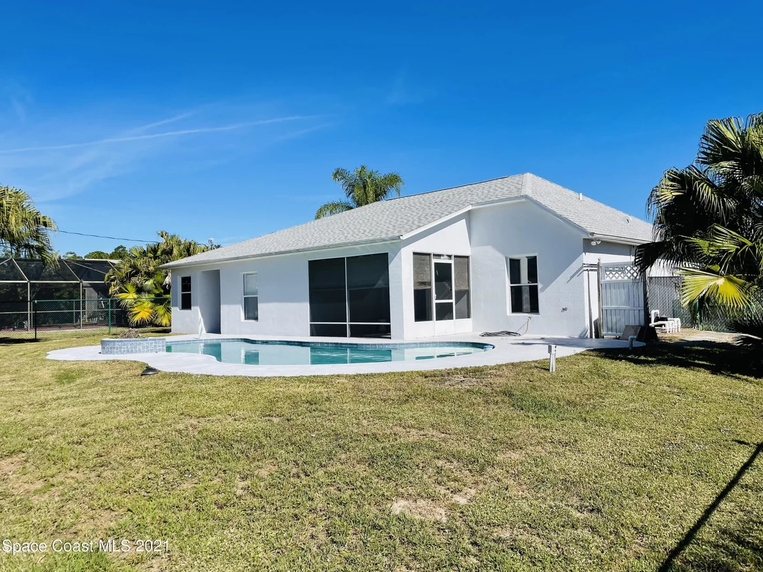 Photo of 652 Seven Gables Circle SE