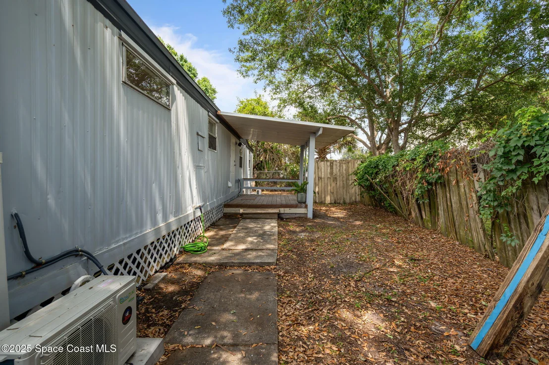 Photo of 2593 Amberly Road NE