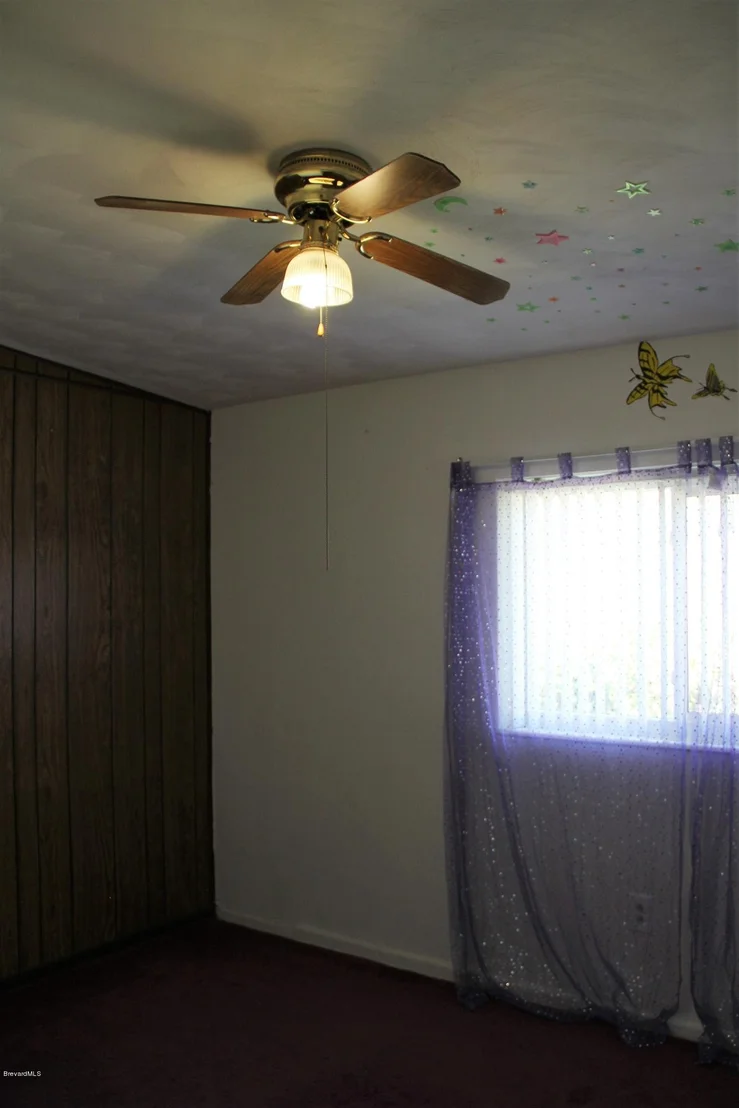 Photo of 1139 Aurora Road