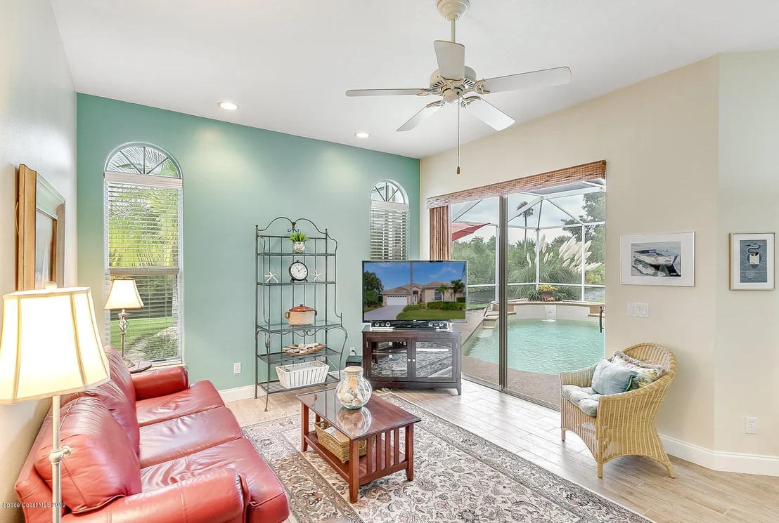 Photo of 925 Palm Brook Drive
