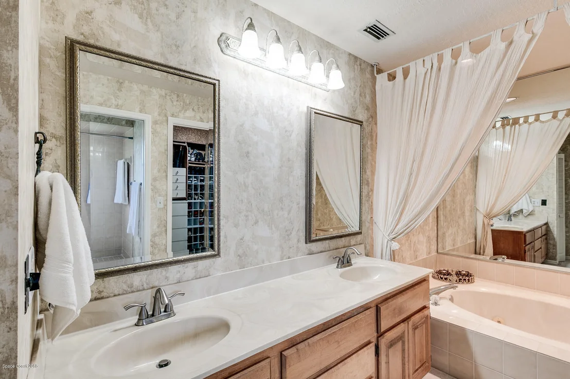Photo of 685 Woodbridge Drive