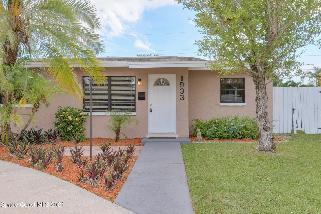 Photo of 1933 Oakwood Drive