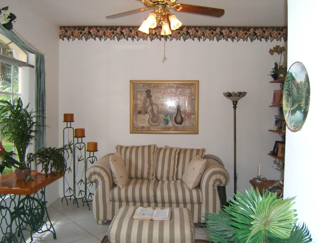 Photo of 7235 Carillon Avenue