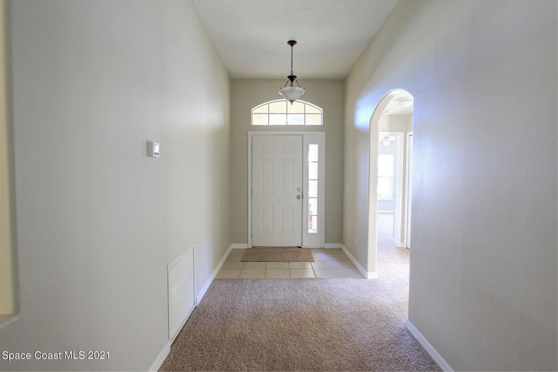Photo of 932 Tavernier Circle NE