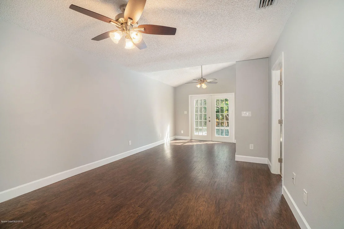 Photo of 409 Surrey Run