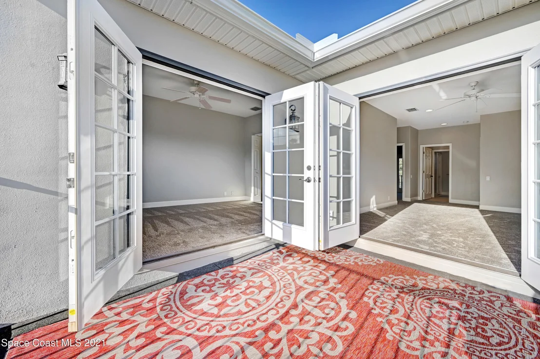 Photo of 882 Oak Park Drive