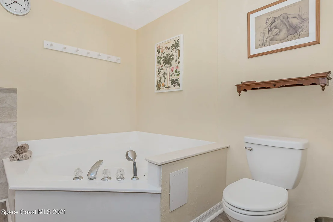 Photo of 2555 Macdonald Lane