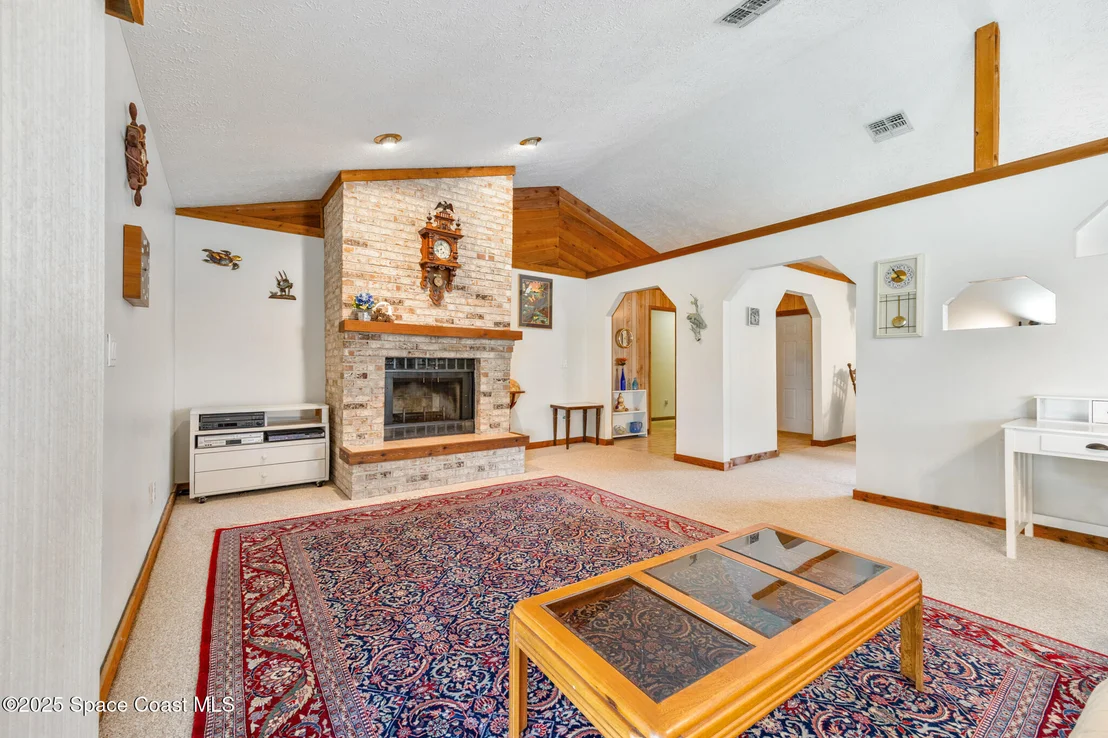 Photo of 1007 Pineapple Avenue NE