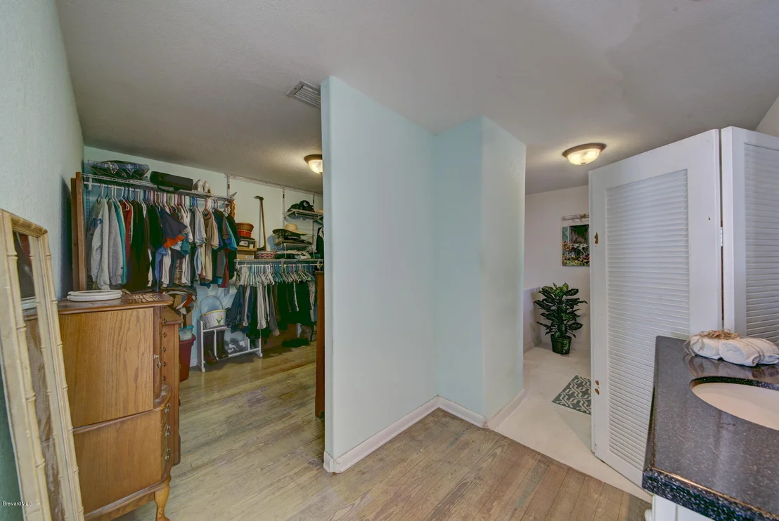 Photo of 2317 Pineapple Avenue