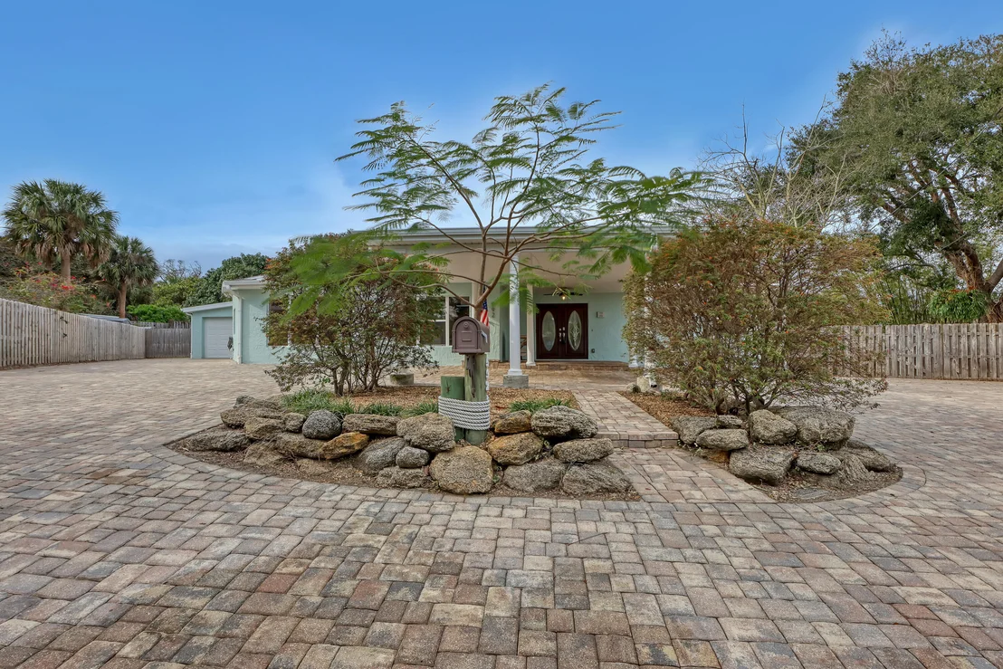 Photo of 592 Hillside Court