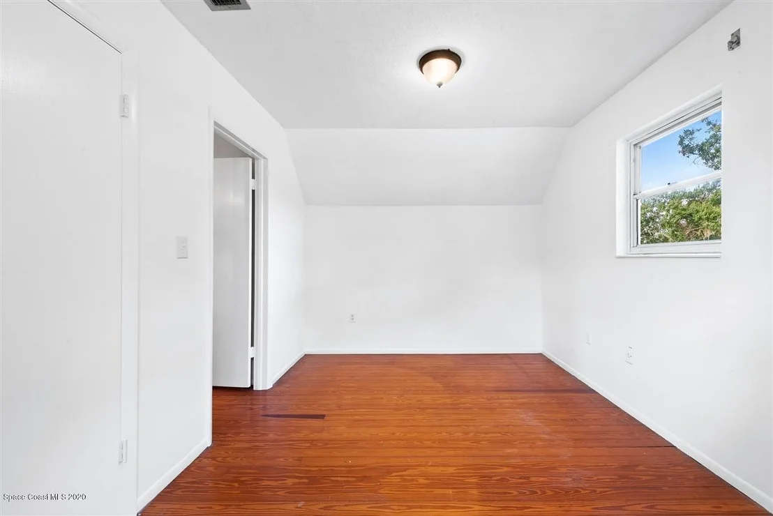 Photo of 1285 Hall Road