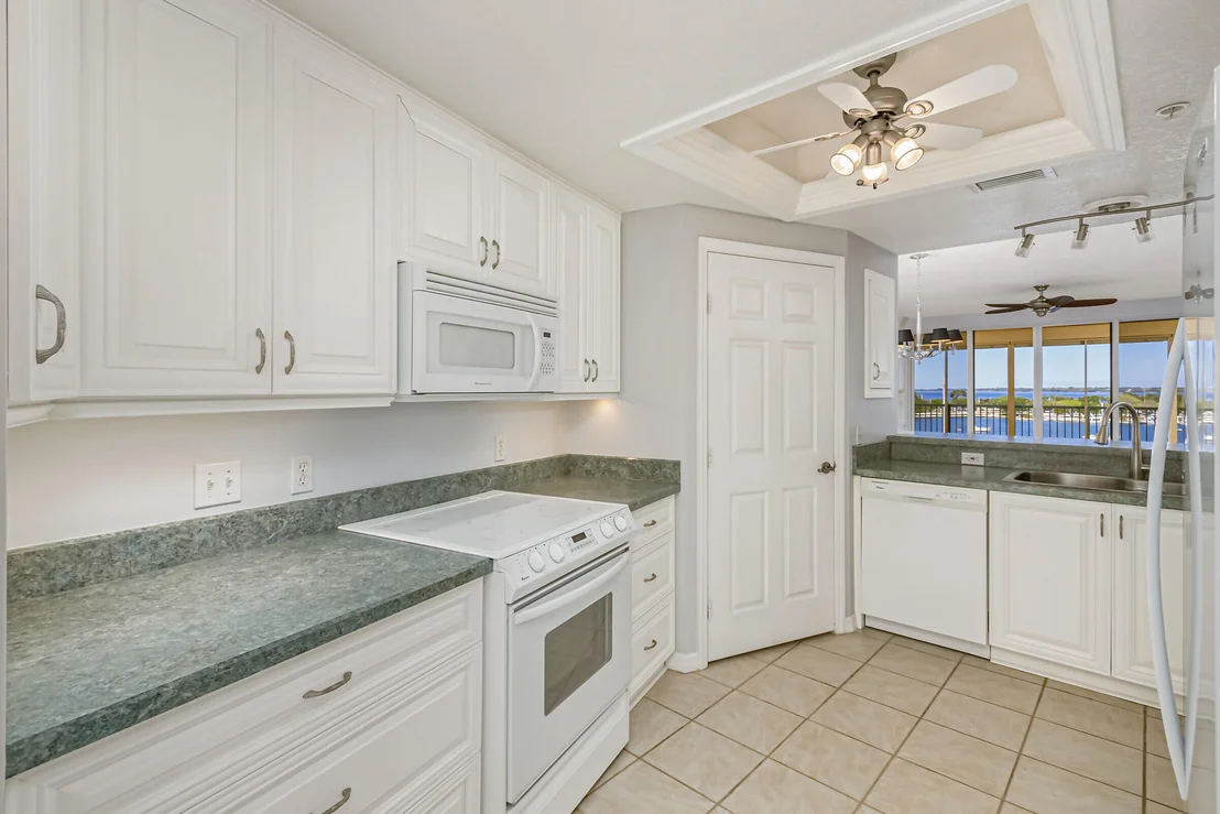Photo of Unit 604 at 100 Riverside Drive