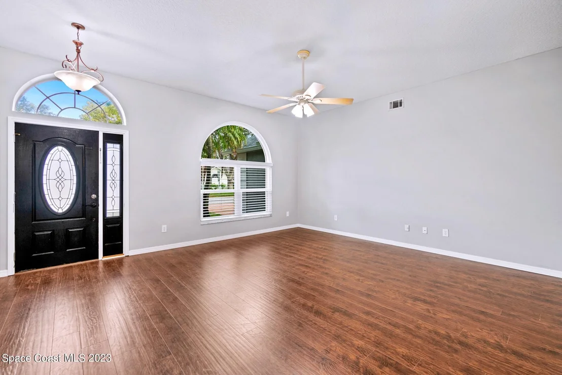 Photo of 921 Osprey Lane