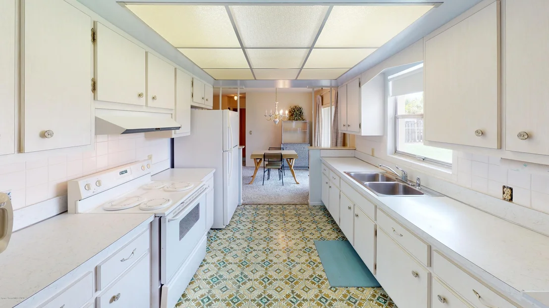 Photo of 566 Ford Circle E