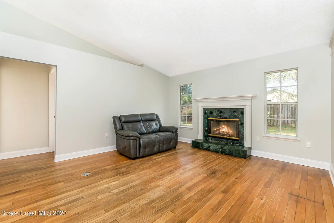 Photo of 216 Oak Lake Road
