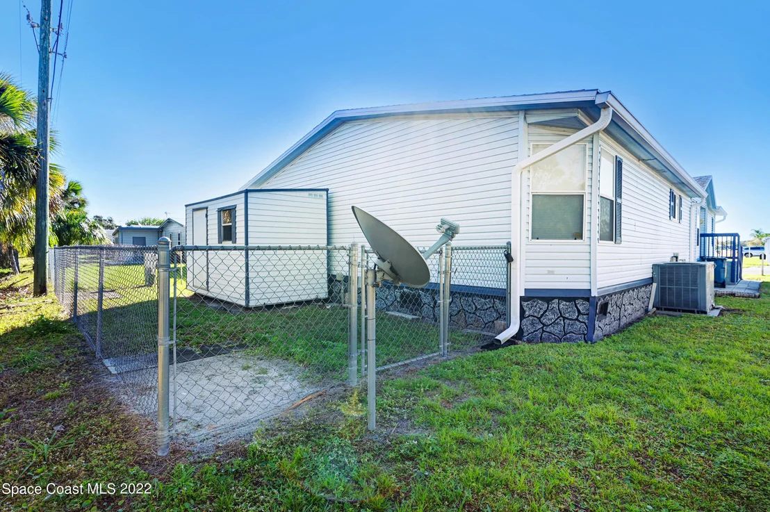 Photo of 2323 Coconut Palm Drive NE