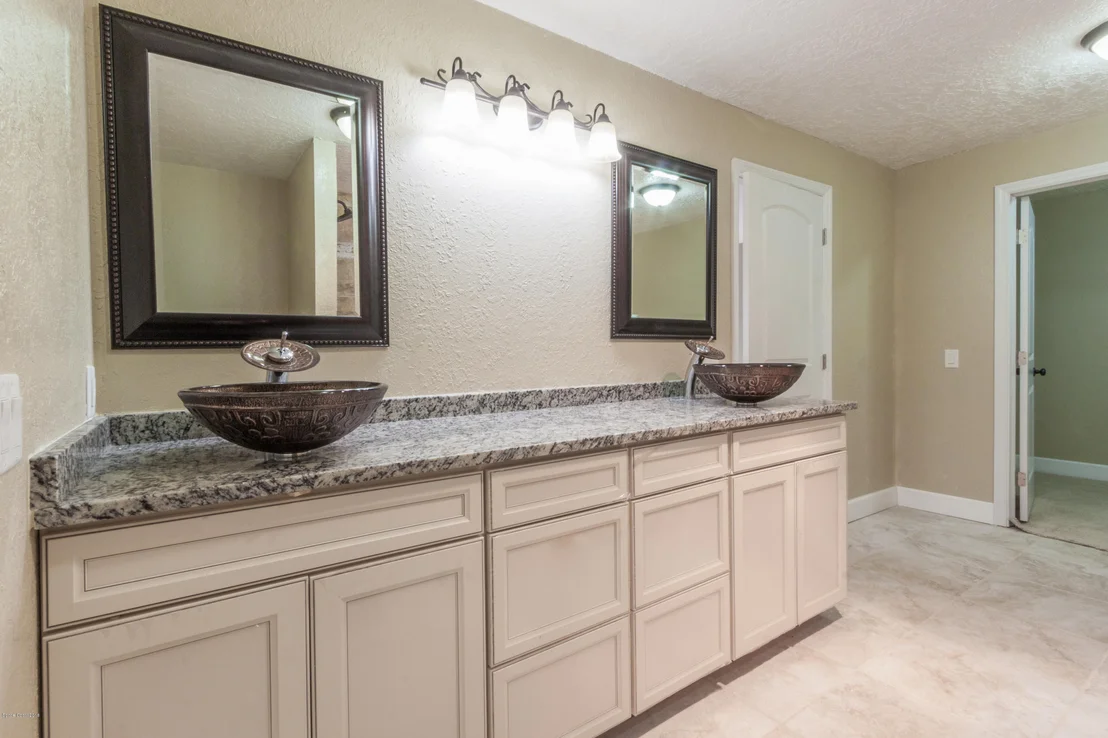 Photo of 8583 Sheridan Road
