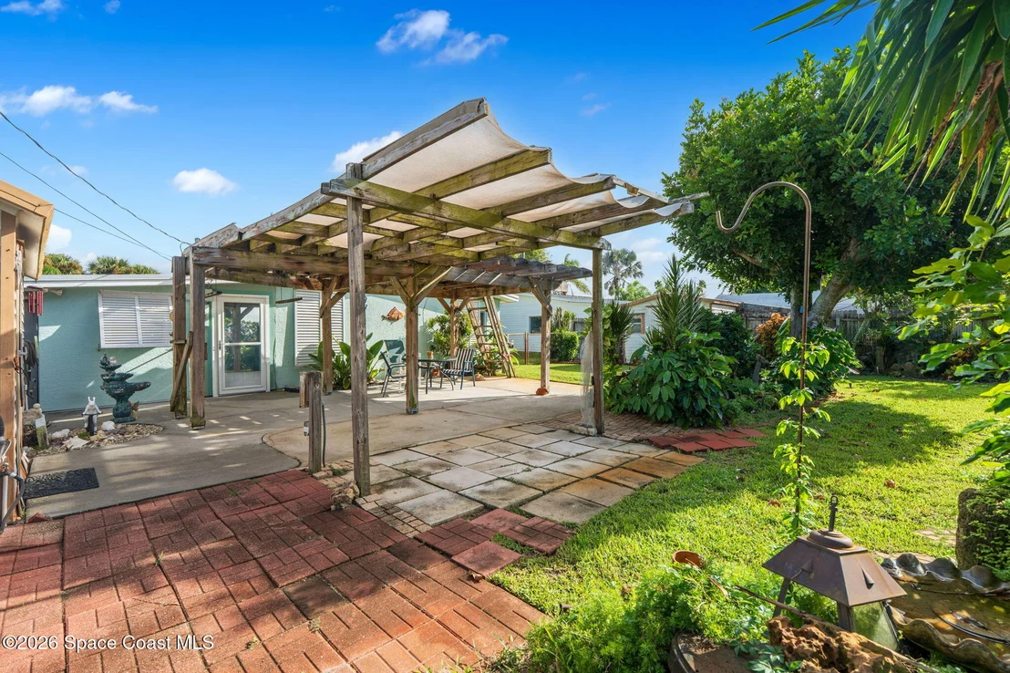 Photo of 241 Avenida Central