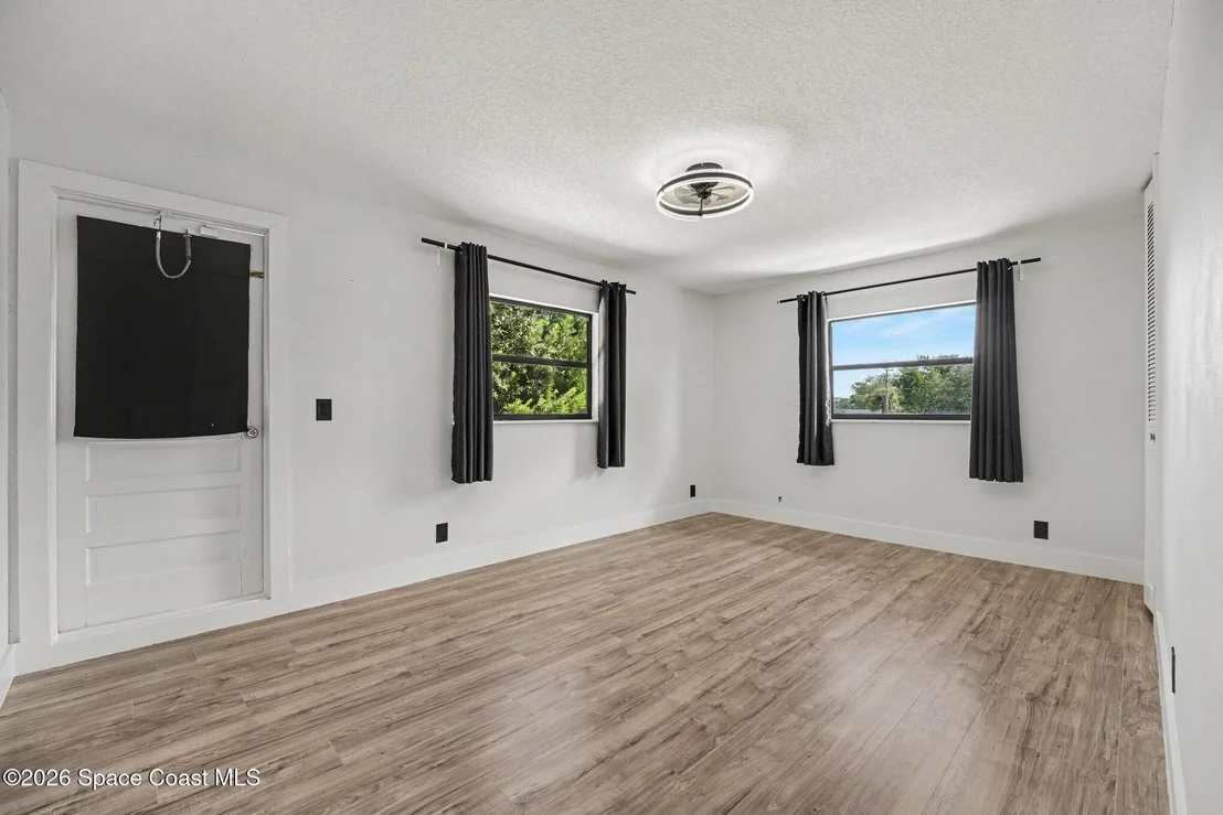 Photo of 508 S Ixora Drive S