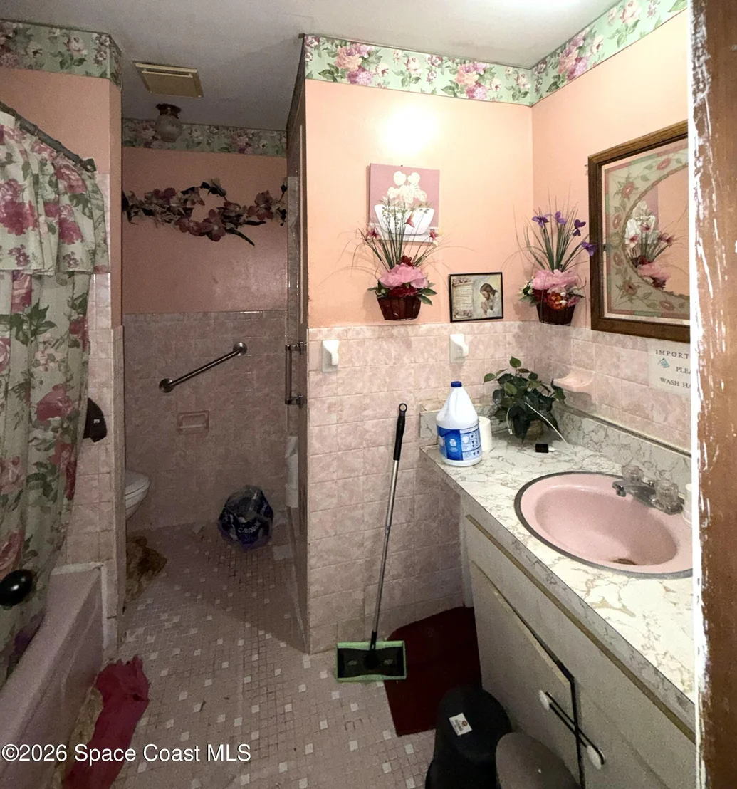 Photo of 4200 Devoe Avenue