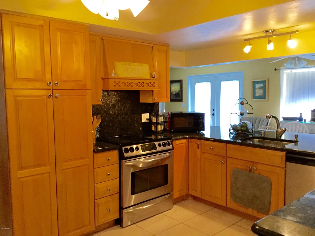 Photo of 610 N Robert Way