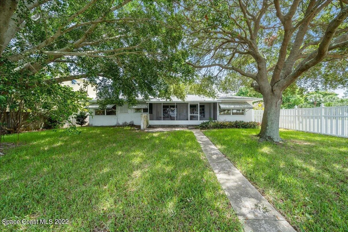 Photo of 300 S Riverside Drive
