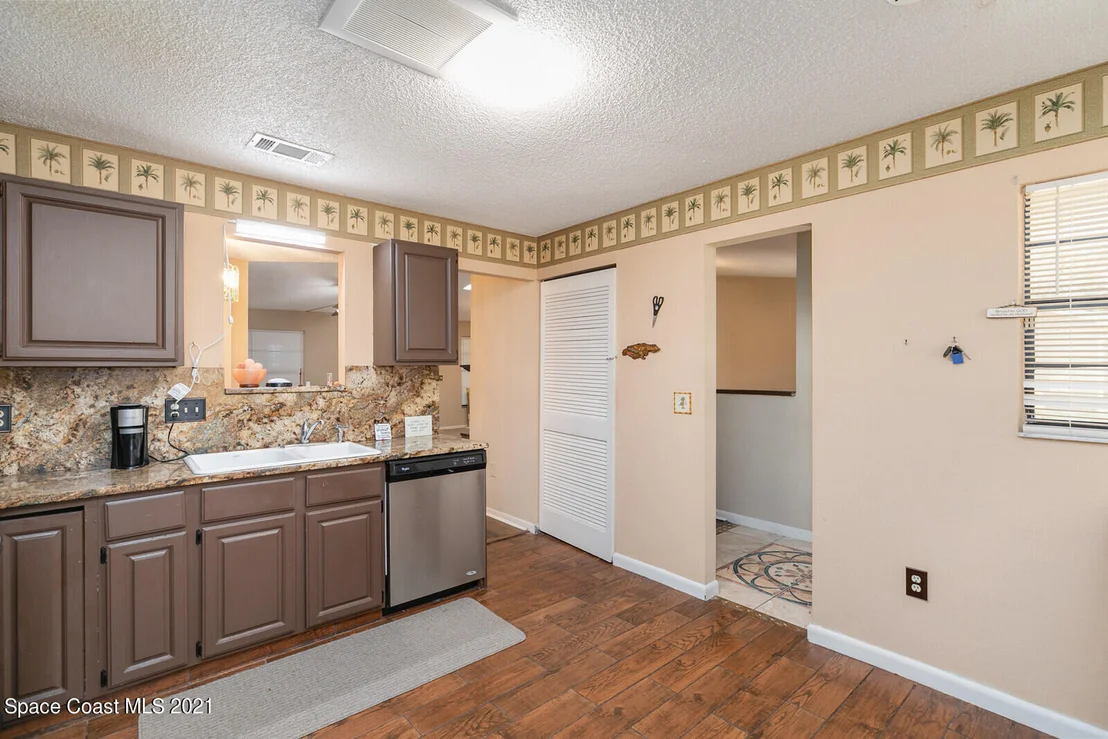 Photo of 2824 School Drive NE