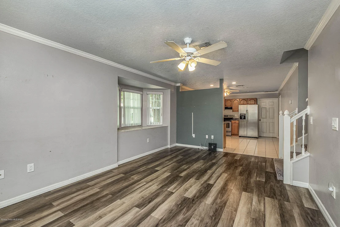 Photo of Unit 7 at 1475 Beechfern Drive