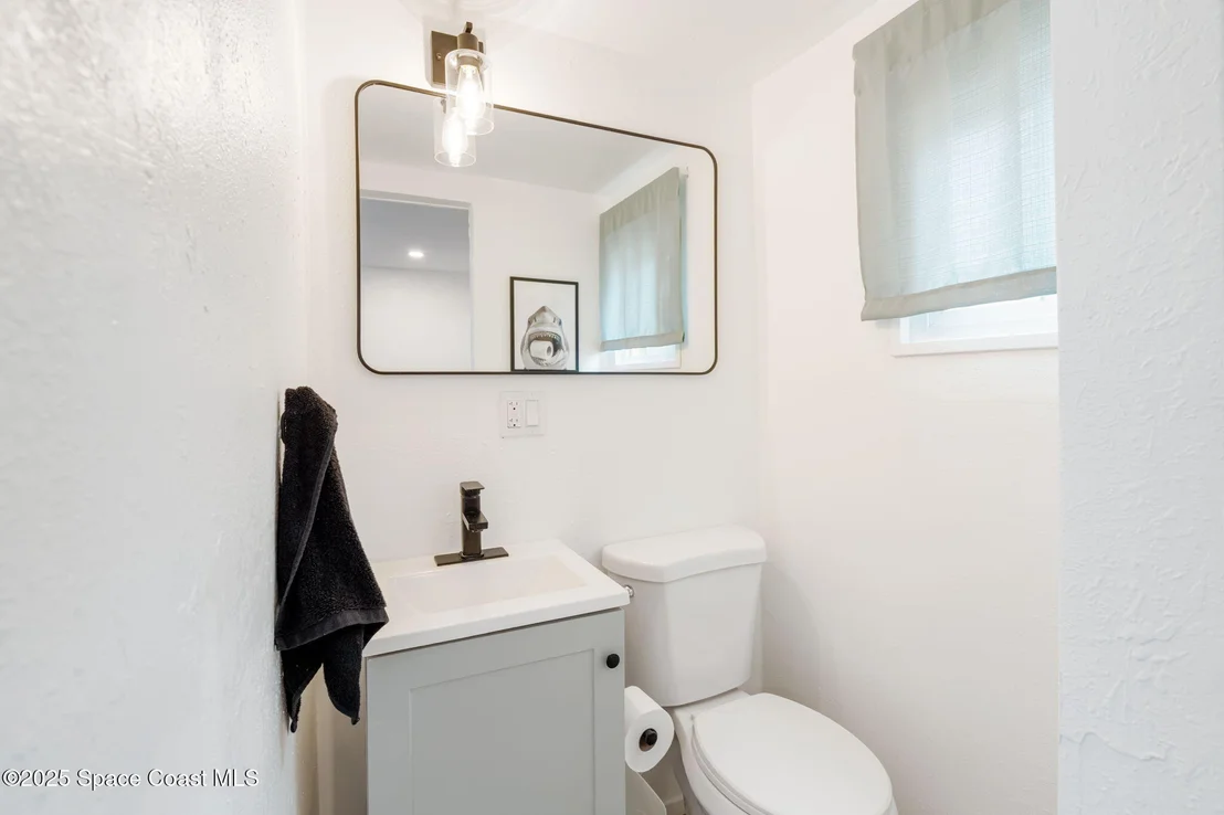 Photo of 2593 Amberly Road NE