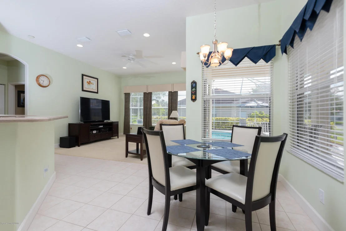 Photo of 1737 Windbrook Drive SE